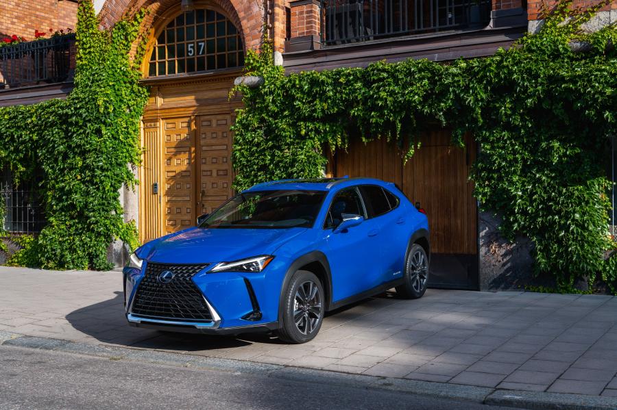   Lexus UX250h 2018 года  (NA) (фото 30 из 40)